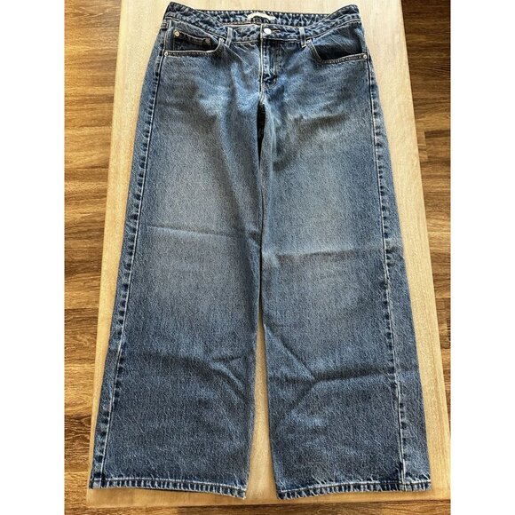 Levi's Low Loose Jeans in Medium Wash Size 32 X 30 - Picture 2 of 7